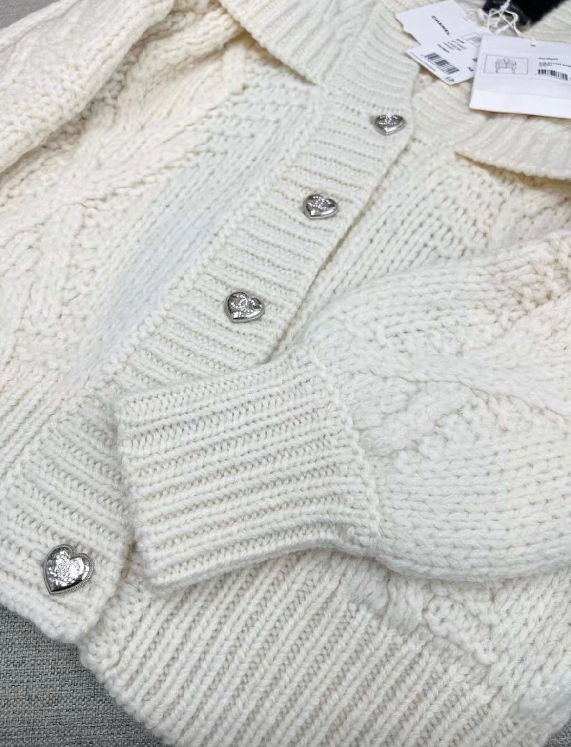 Chanel 21B white knit igan size 34. Brand new with tag