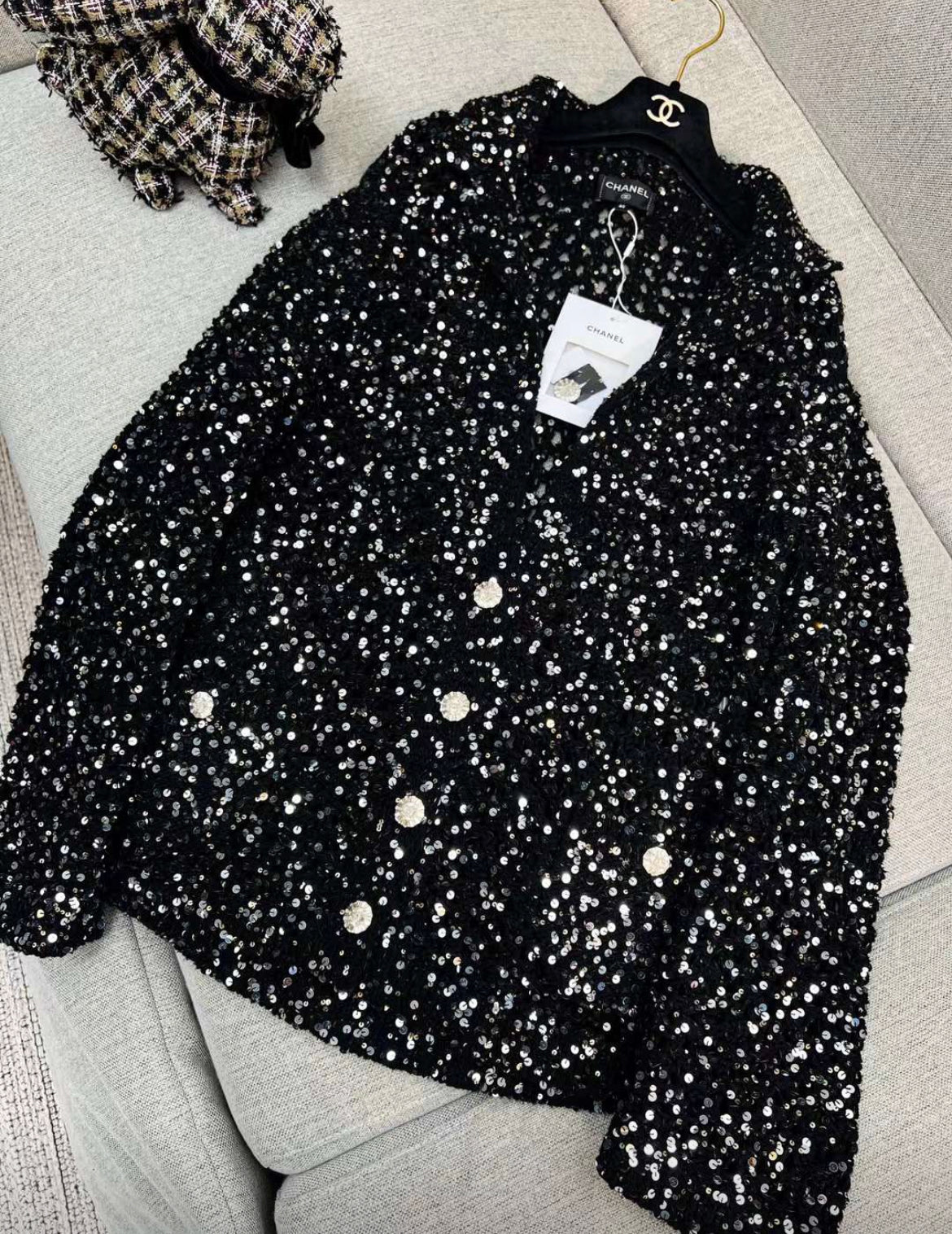 Chanel 23c black tweed sequin igan size 40 brand new with tag