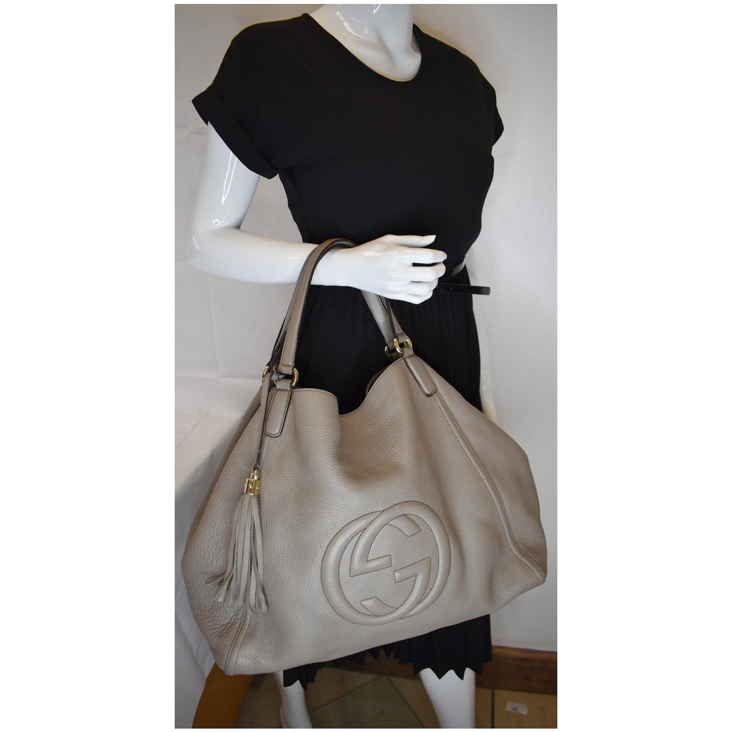 GUCCI Soho Top Handle Pebbled Leather Tote Bag Taupe 282308