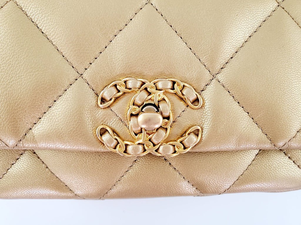 CHANEL 19 2020 Metallic Gold Goatskin Quilted Waist Belt Bag
