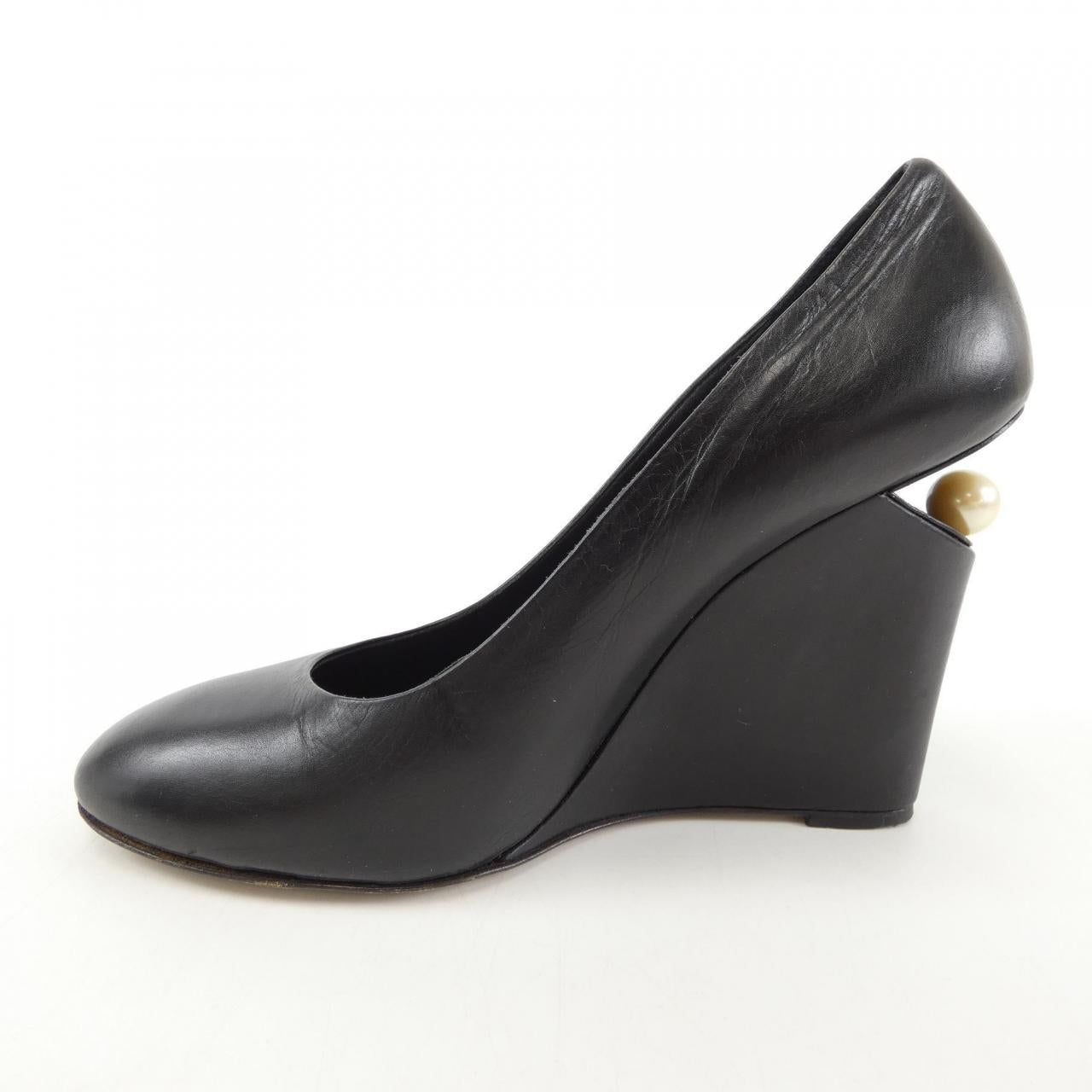 Chanel Pumps
