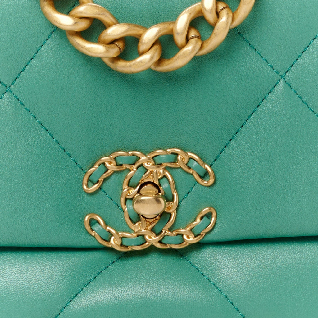 Lambskin Quilted Medium Chanel 19 Flap Green
