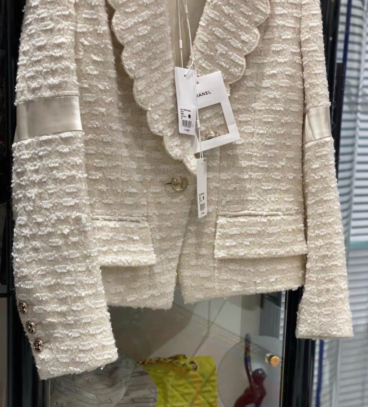 Chanel 20K Ecru White Tweed runway Jacket size 42 Brand new with tags