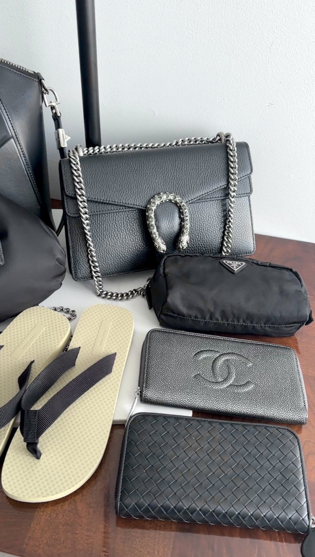 Gucci Black Leather Medium Crystal Dionysus Chain Bag