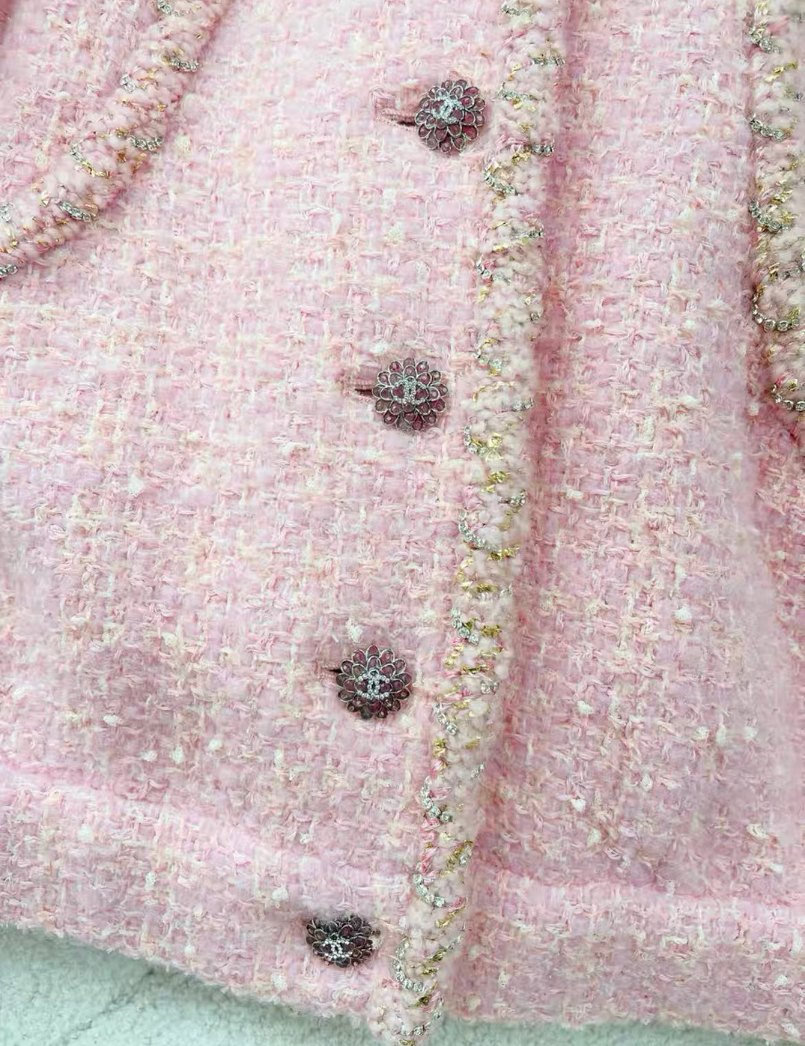 Chanel 23K fall/winter pink tweed jacket size 44 brand new with tags