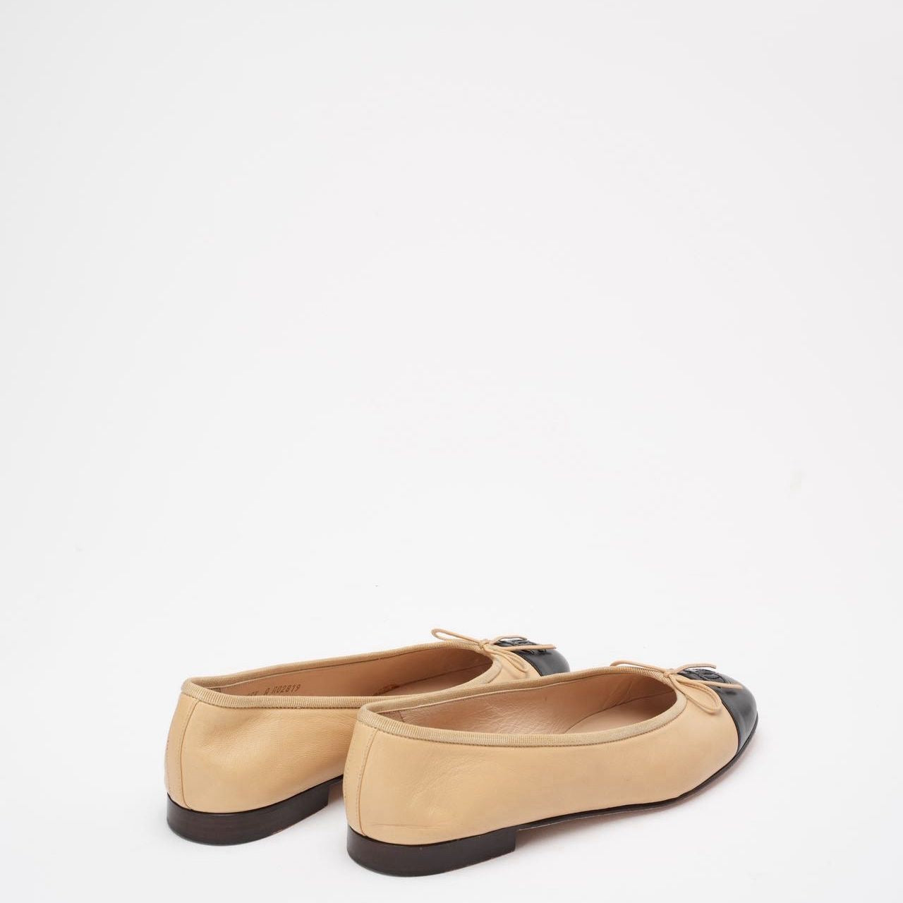 Chanel Beige / Black Leather CC Cap Toe Ballet Flats 39