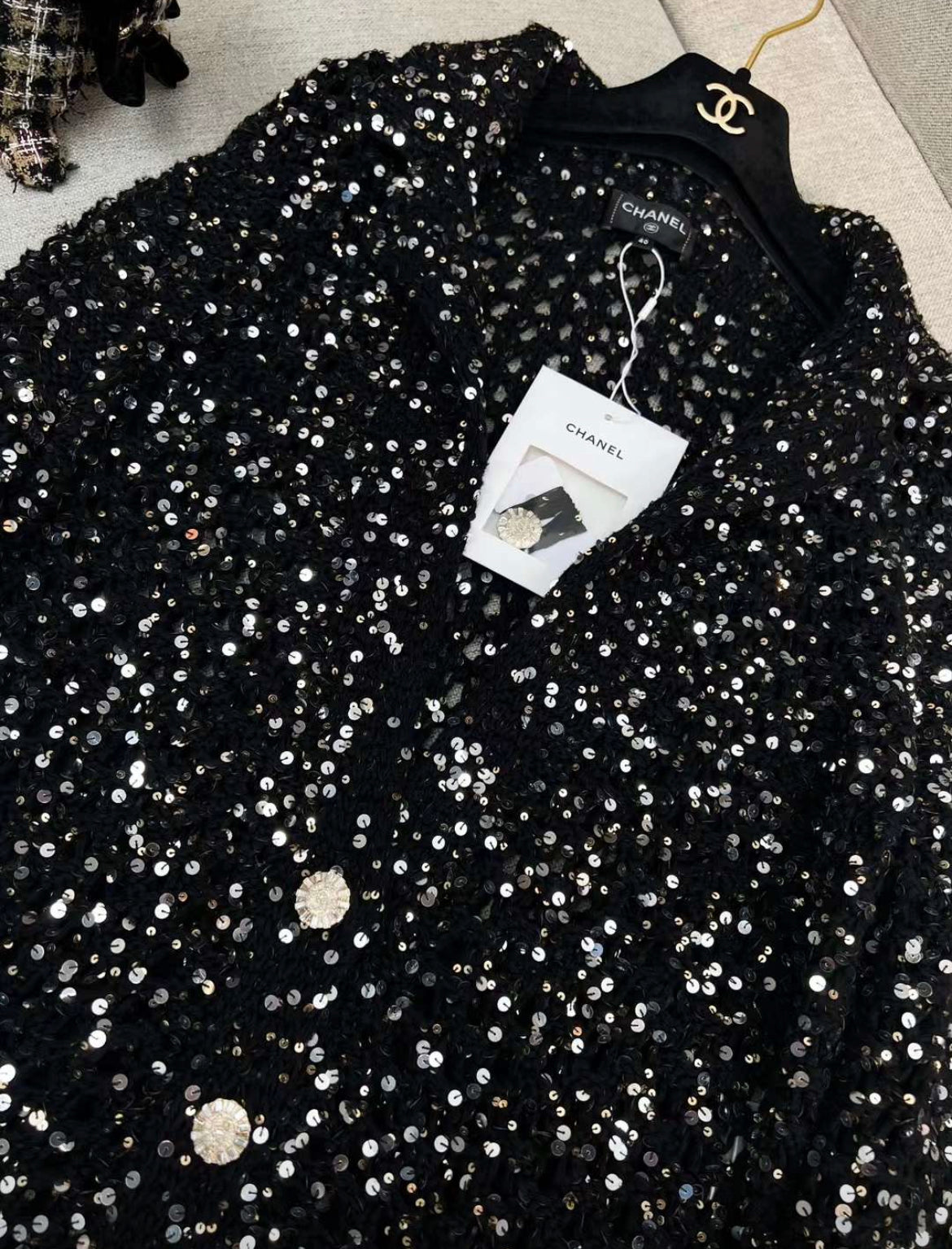 Chanel 23c black tweed sequin igan size 40 brand new with tag