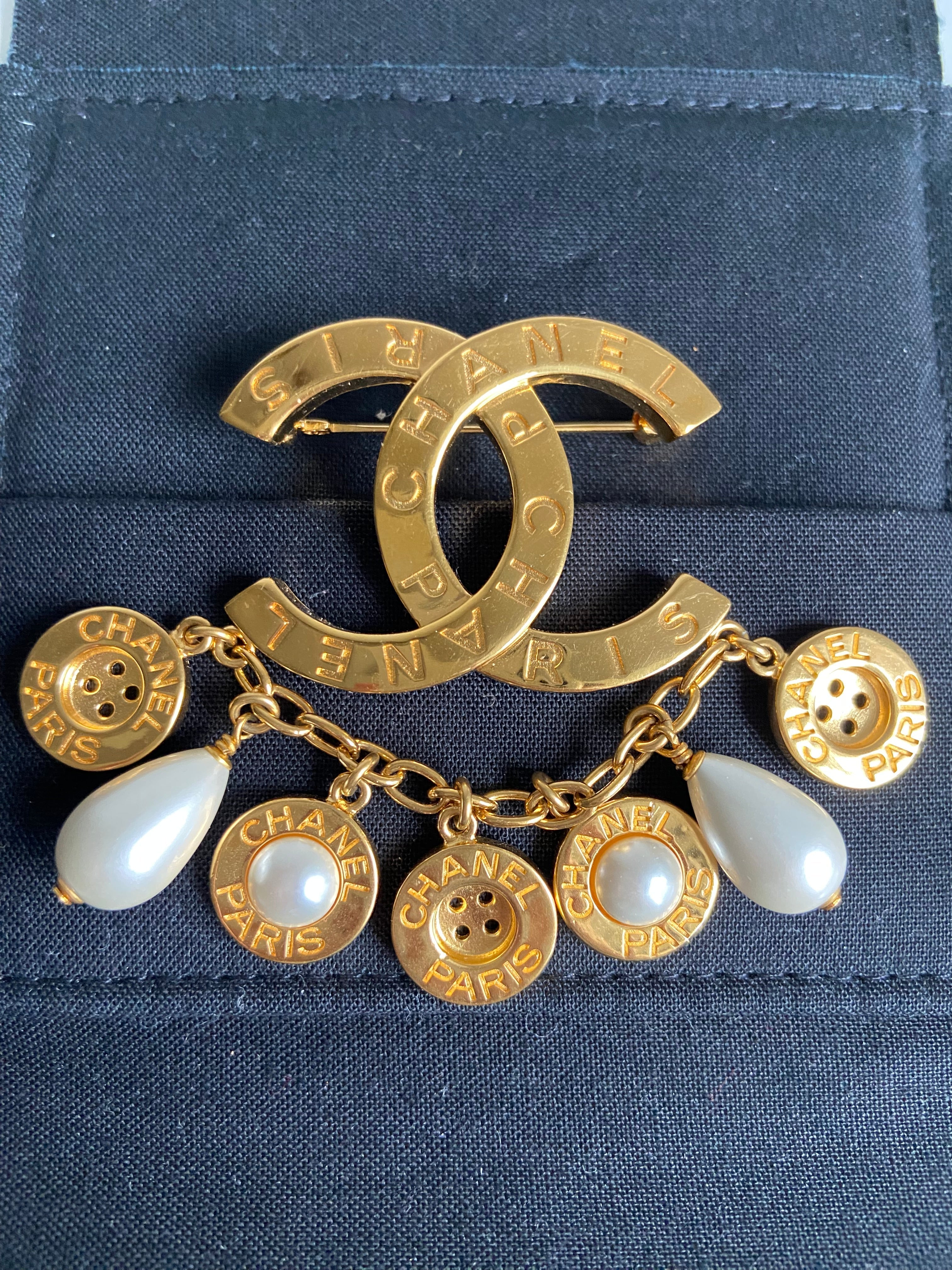 Chanel CC & Button Brooch in Gold and Pearl White