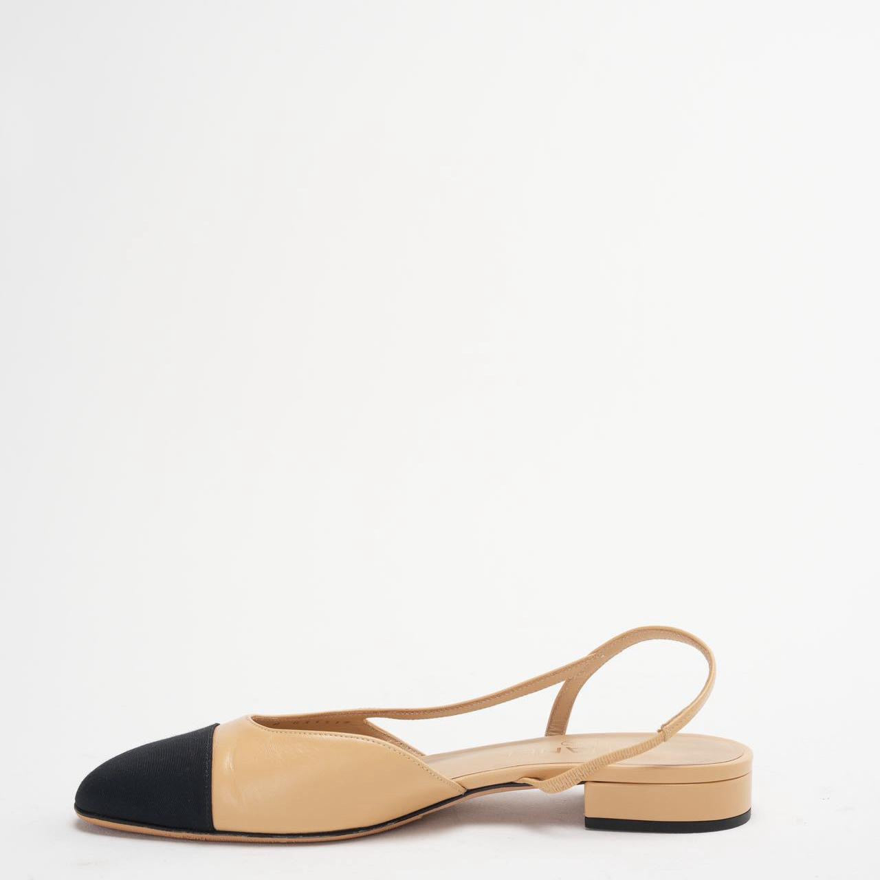 Chanel Beige / Black Slingback Flat Sandals Leather and Canvas Size 38