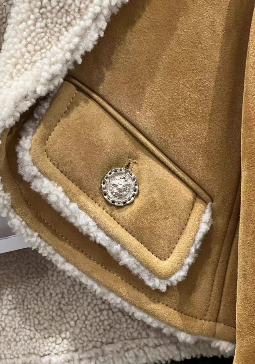 CHANEL 20A BEIGE ECRU SHEARLING LEATHER JACKET Size 34 Brand new with tags