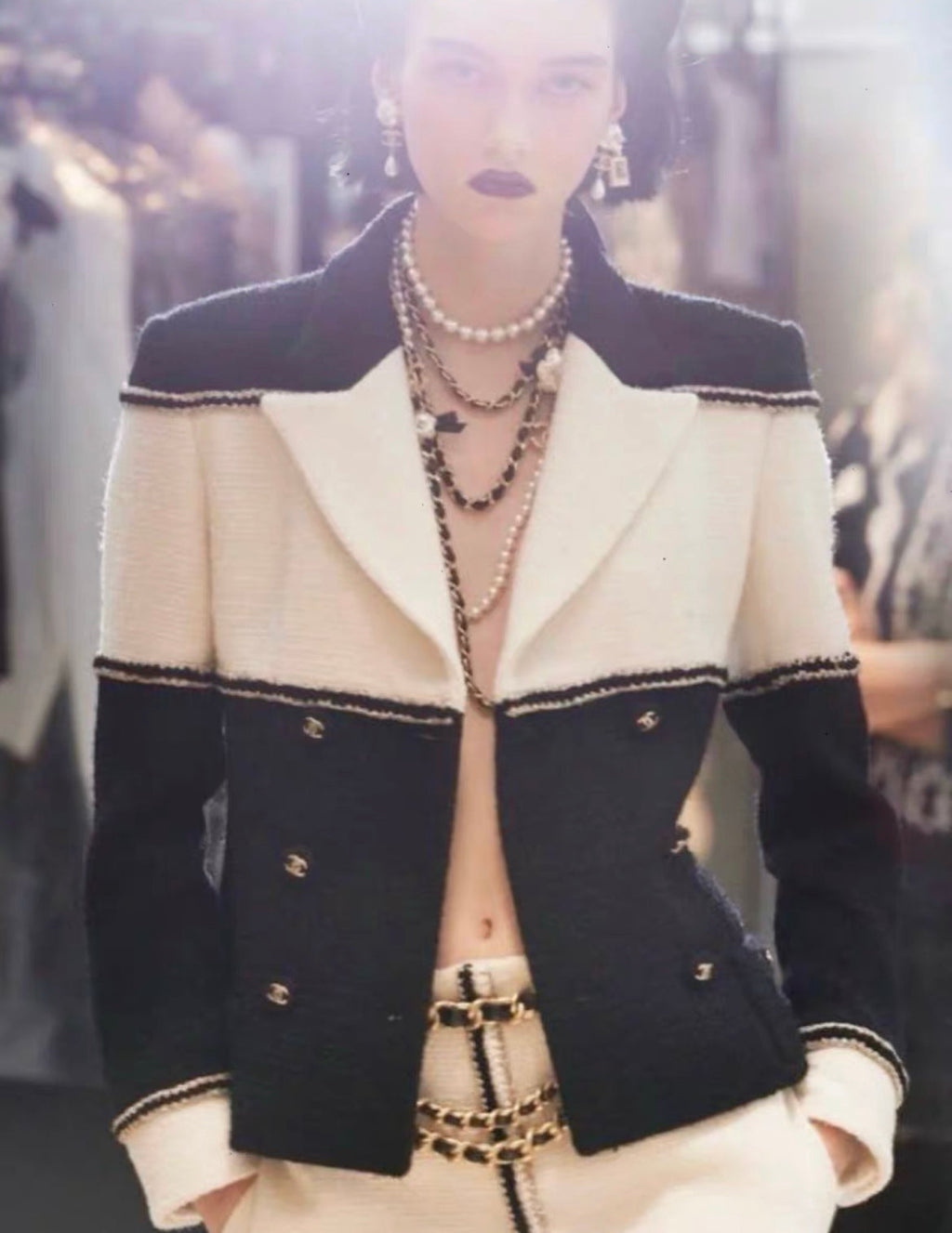 CHANEL 20A METIER D'ART BLACK ECRU TWEED JACKET size 38
