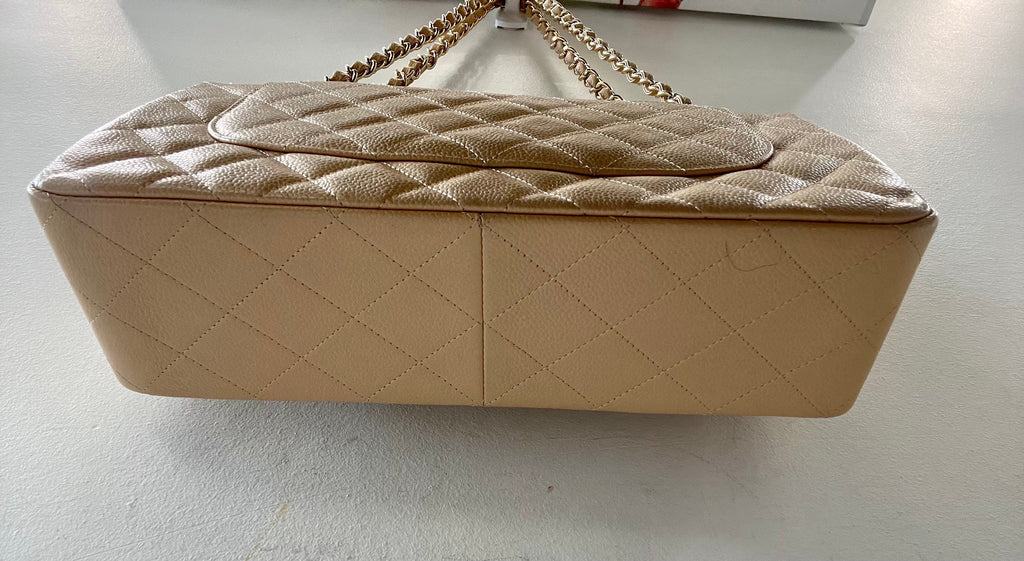 CHANEL CAVIAR QUILTED JUMBO DOUBLE FLAP SHOULDER BAG