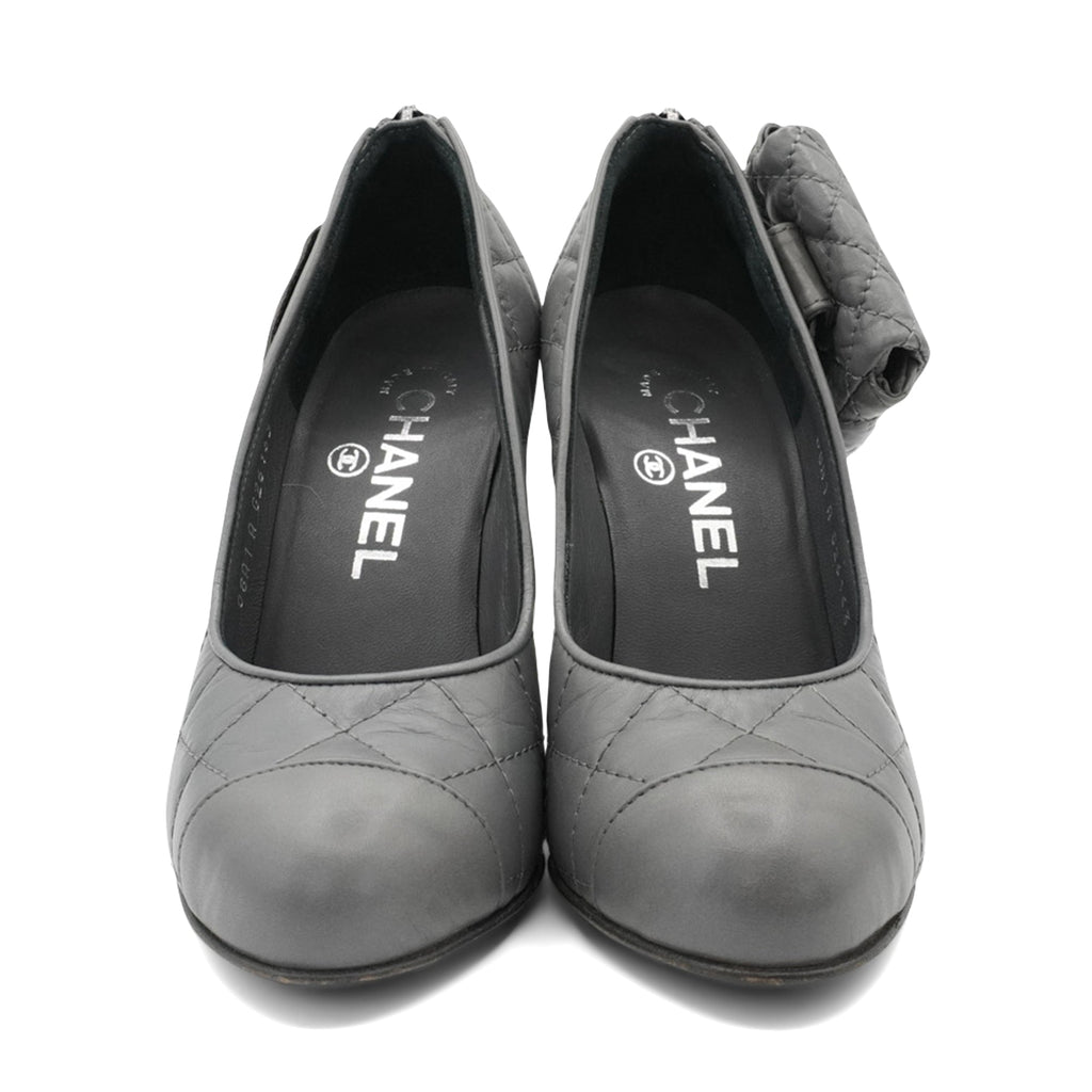 Chanel 'Reissue Pouch' Pumps - Women's 34