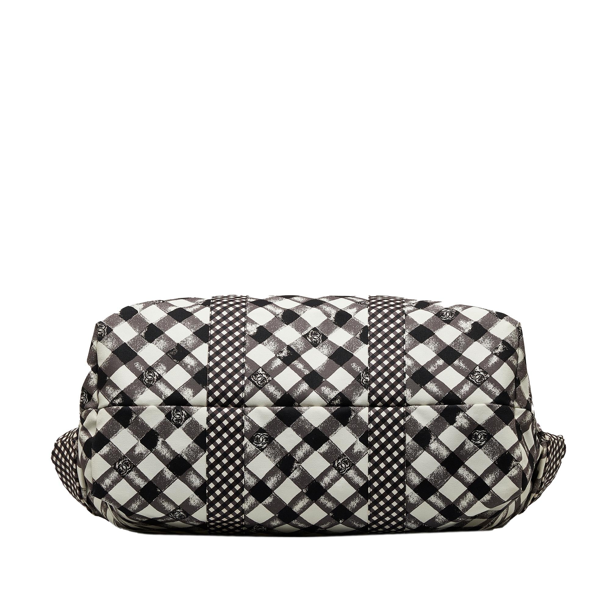 Chanel Gingham XXL Tote (SHG-FDvtAx)