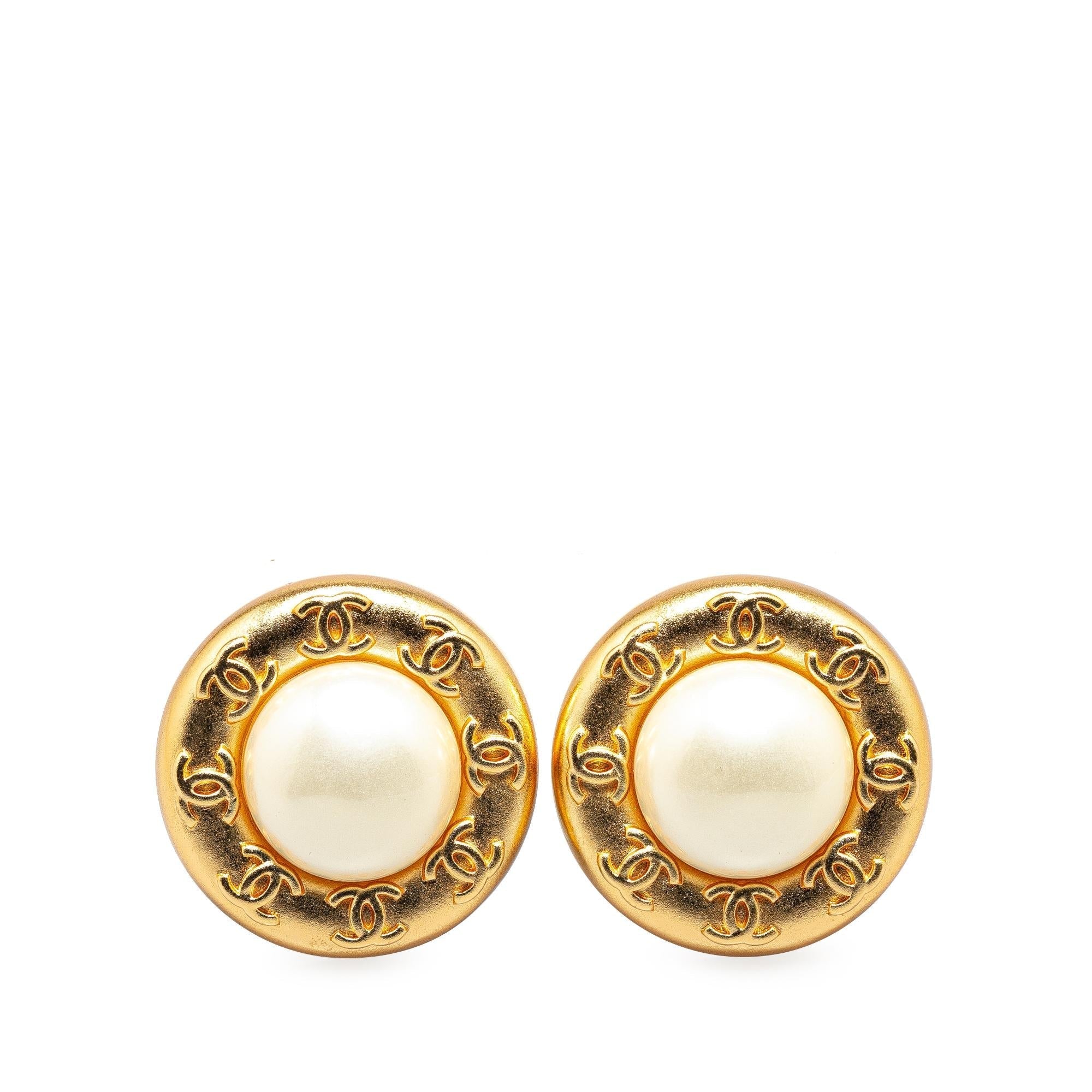 Chanel Gold Plated CC Faux Pearl Clip on Earrings (SHG-ziw21R)