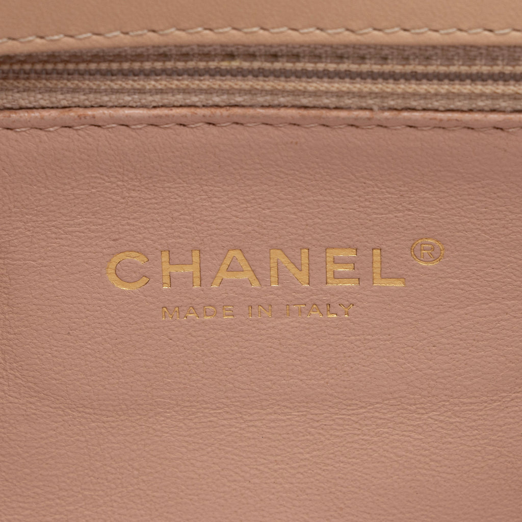 Chanel Grained Calfskin CC Filigree Medium Flap Bag (SHF-P3nxD7)