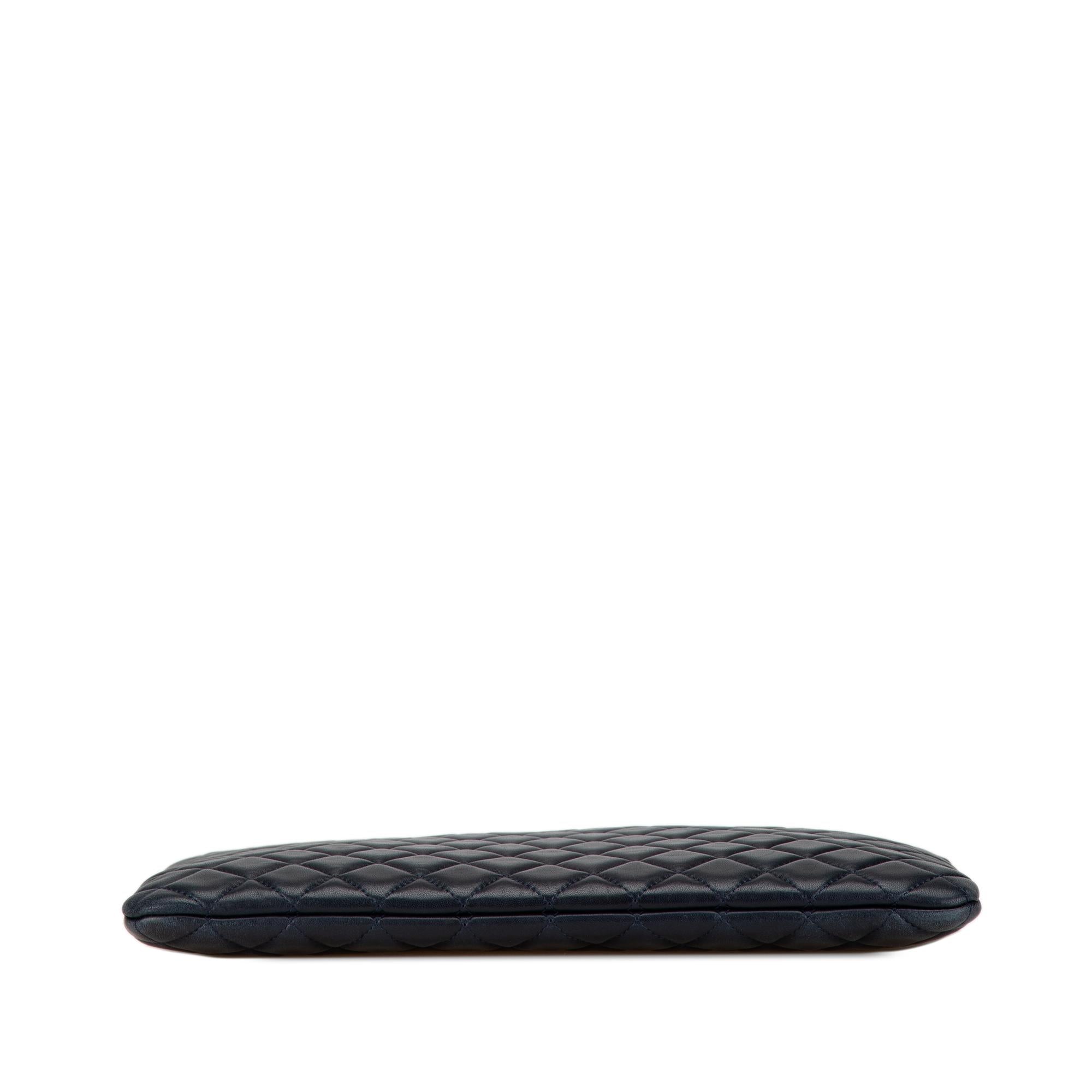 Chanel Large Quilted Lambskin O Case Clutch (SHG-rJ6oqG)
