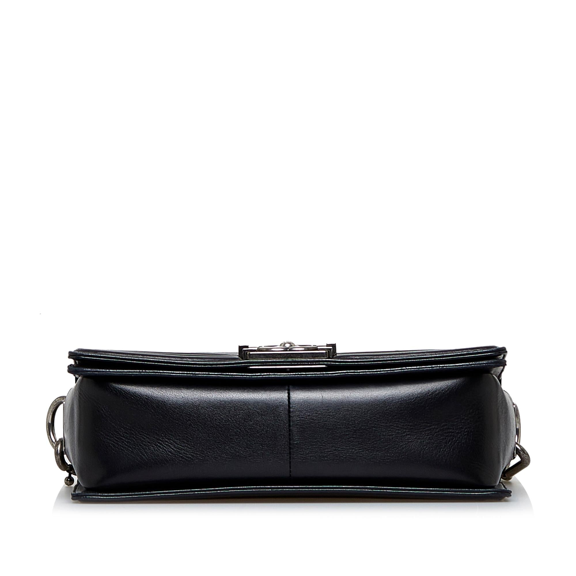Chanel Medium Boy Bag (SHG-BOOAMQ)