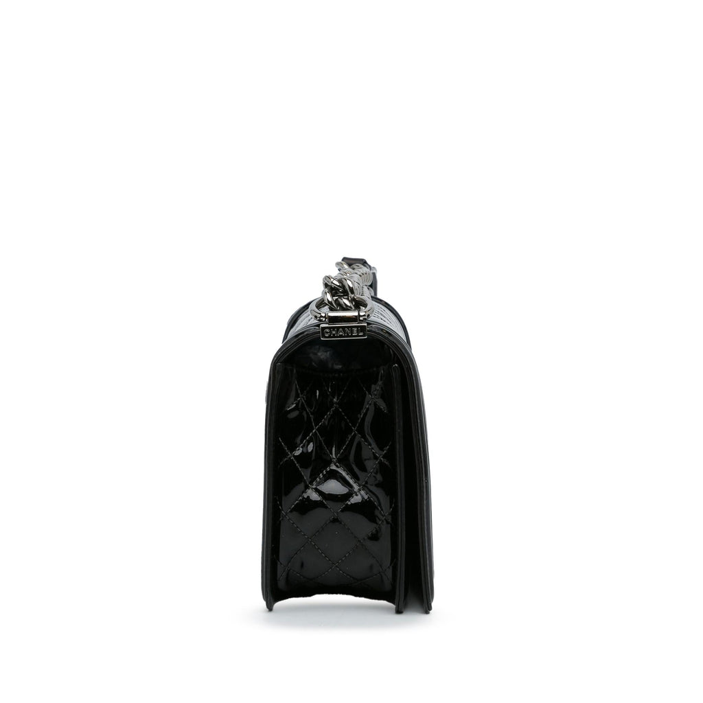 Chanel Medium Patent Chevron Boy Flap (SHG-vpSXfu)