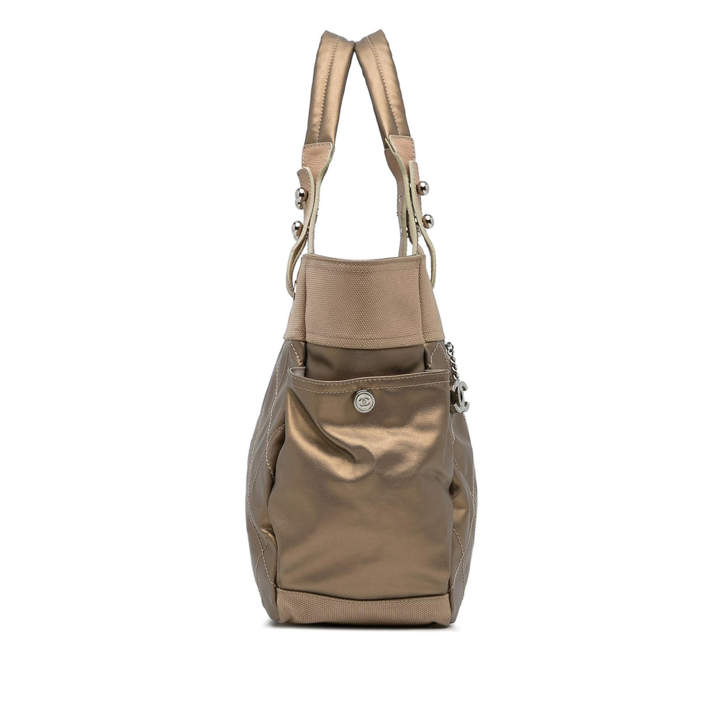 Chanel Paris Biarritz Tote (SHG-lQIpZ7)