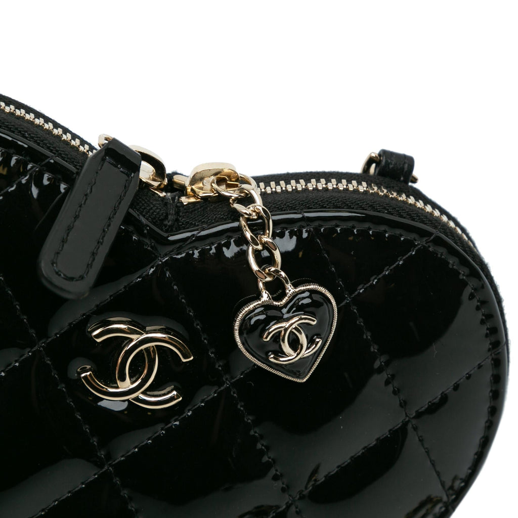 Chanel Quilted Patent Calfskin CC Heart Clutch With Chain (SHG-D1UX0k)