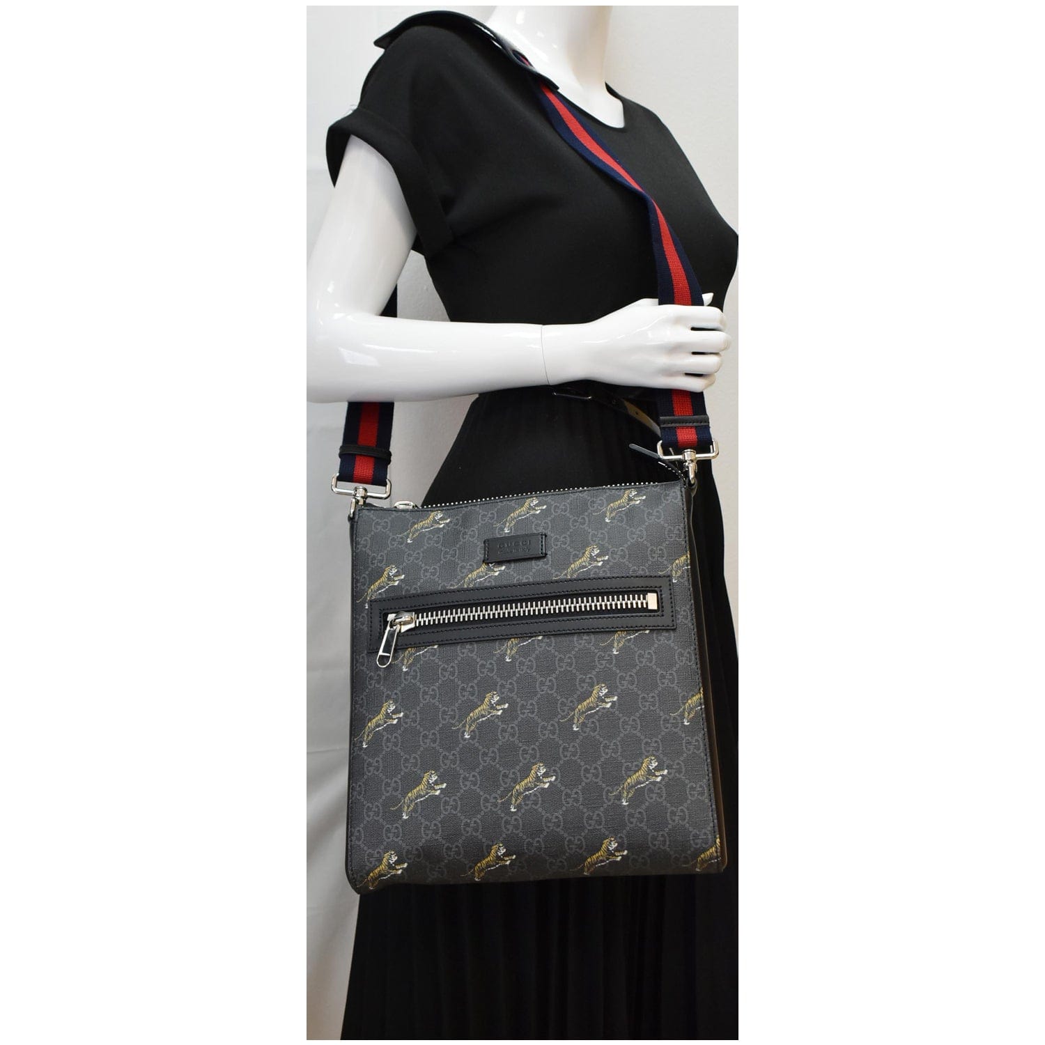 GUCCI Bestiary Tigers GG Supreme Square Messenger Bag Black 474137