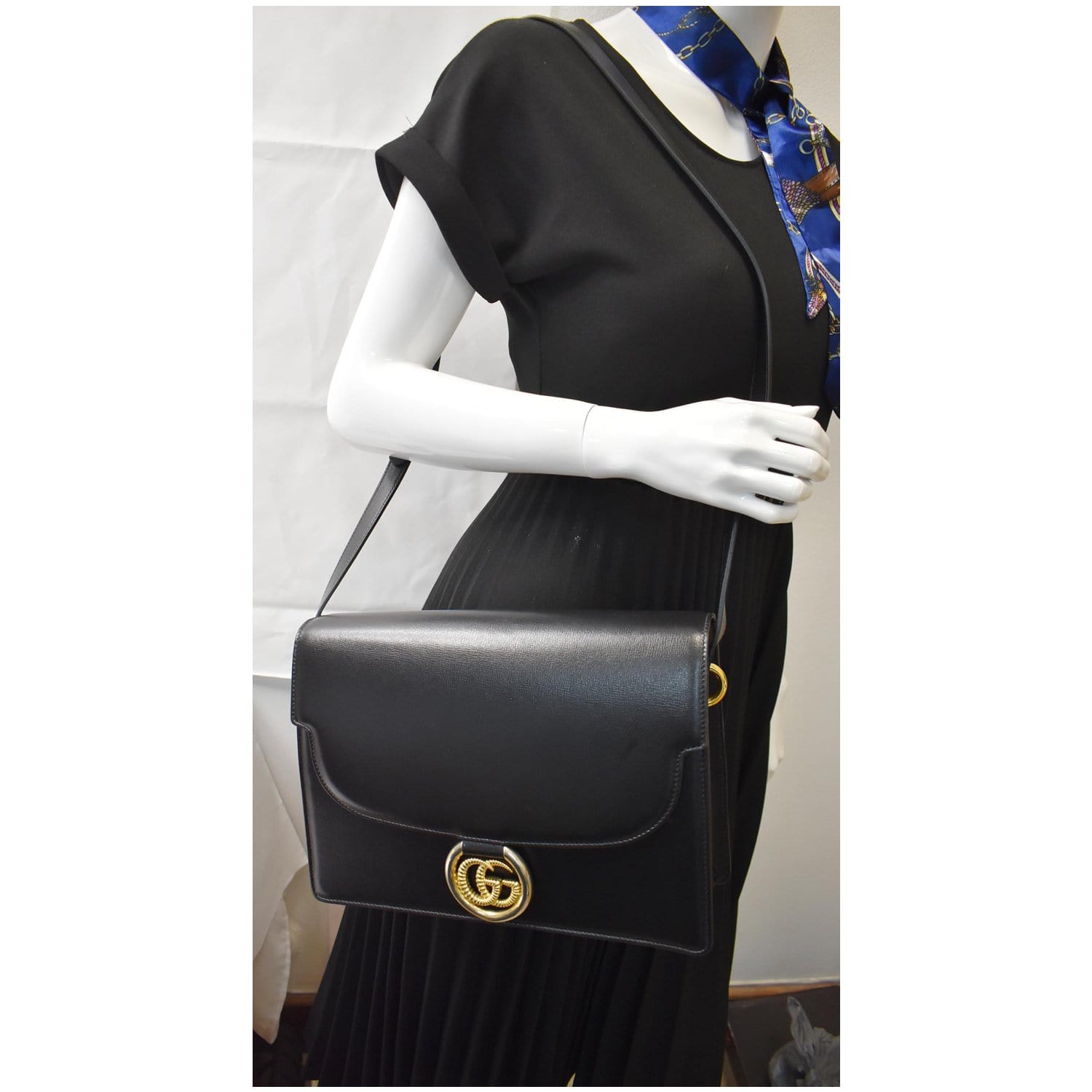 GUCCI Logo Plaque Leather Shoulder Bag Black 589471