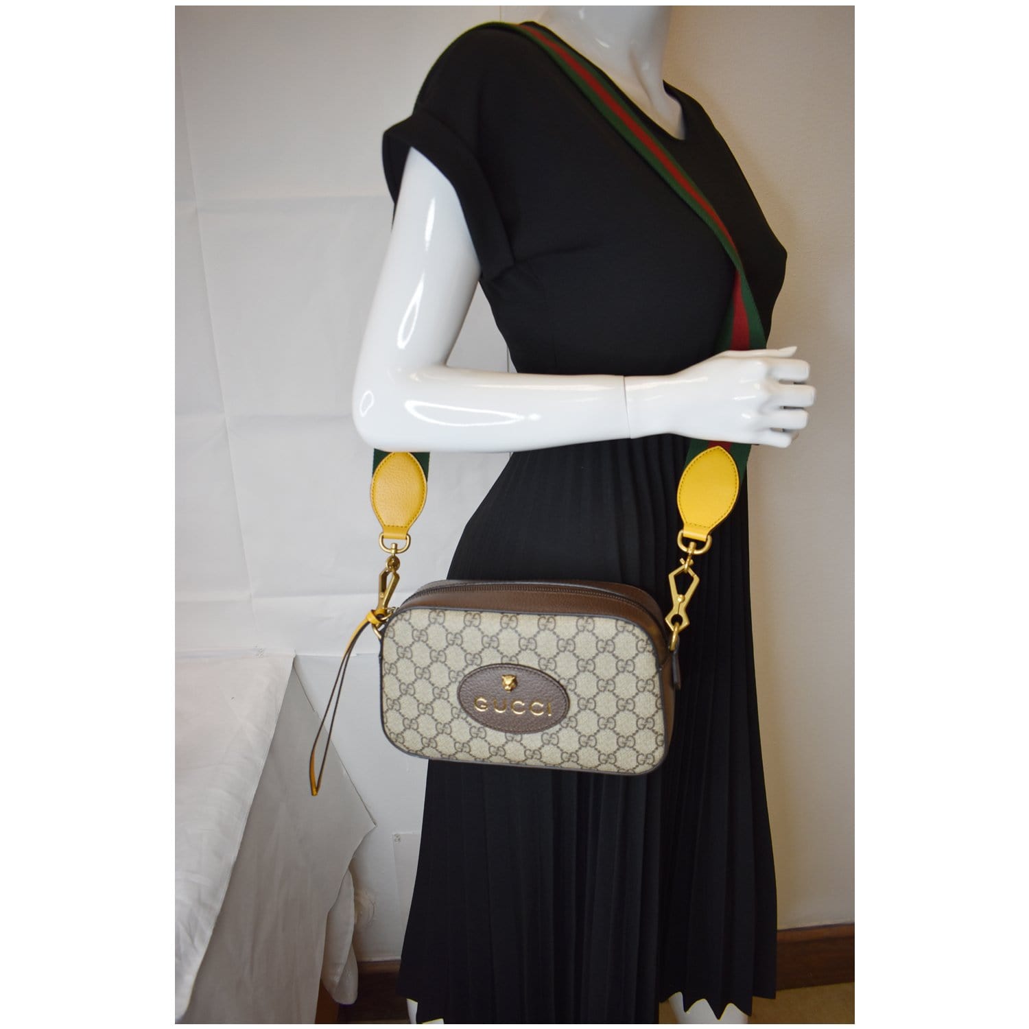 GUCCI Neo Vintage GG Supreme Canvas Messenger Bag Beige 476466