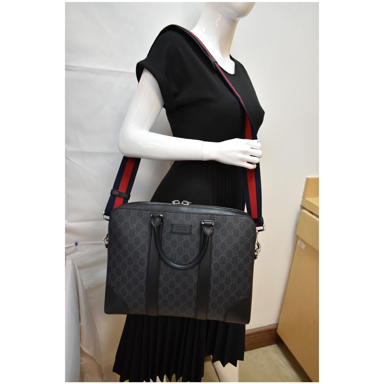 GUCCI Briefcase GG Supreme Canvas Messenger Bag Black 474135