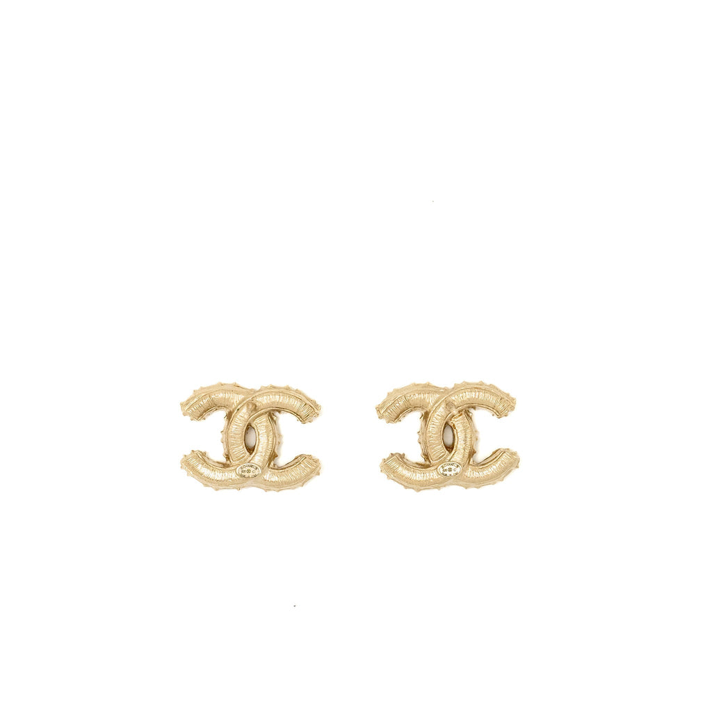 Chanel CC logo with mini pearl deco earrings light gold tone