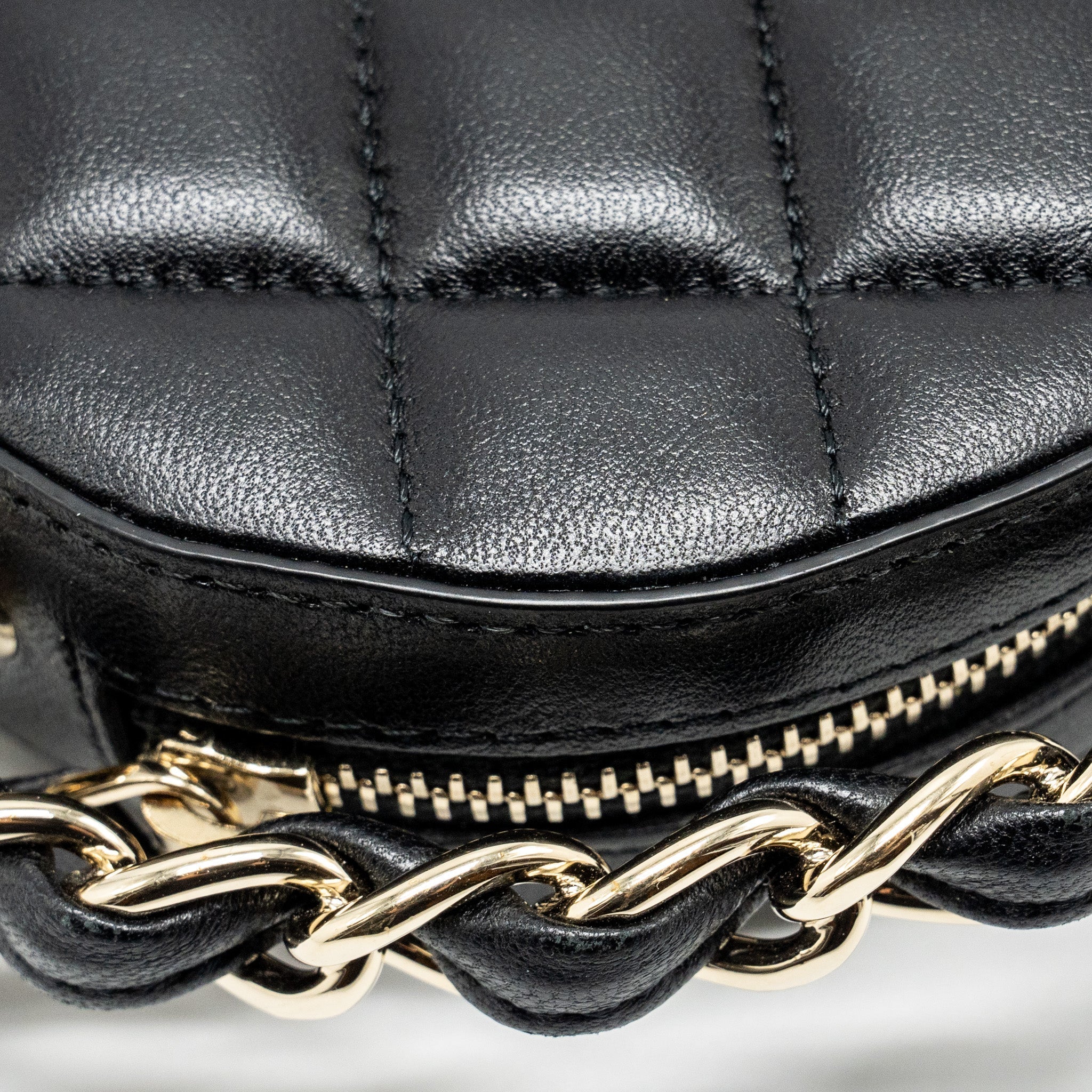 Chanel 22c Quilted Round Clutch With Chain Lambskin Black L