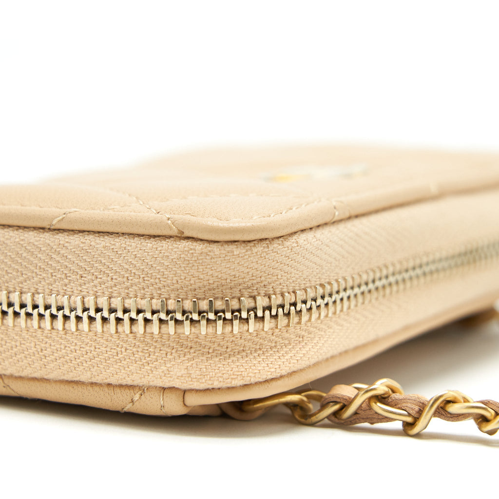 Chanel 22C Pearl Crush  Holder With Chain Beige
