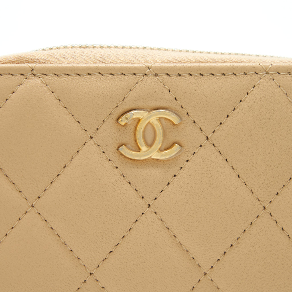 Chanel 22C Pearl Crush  Holder With Chain Beige