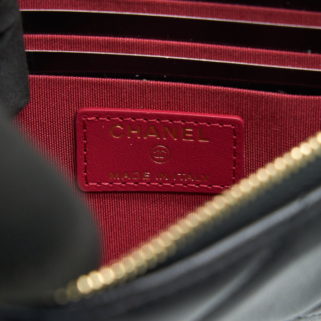 CHANEL 19 Phone and  Holder Lambskin Quilted Black