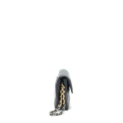 Chanel 19 Clutch lambskin black