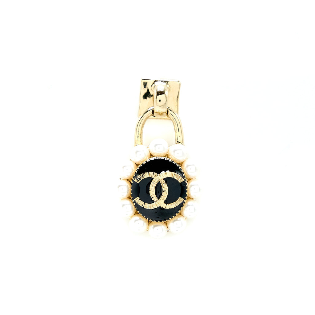Chanel CC Logo Lock Earring With Pearl Light Gold Tone