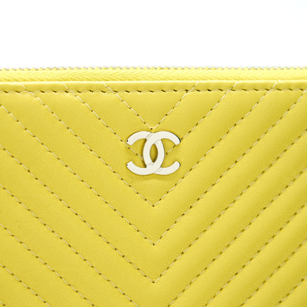 CHANEL CHEVRON CLUTCH BAG IN YELLOW