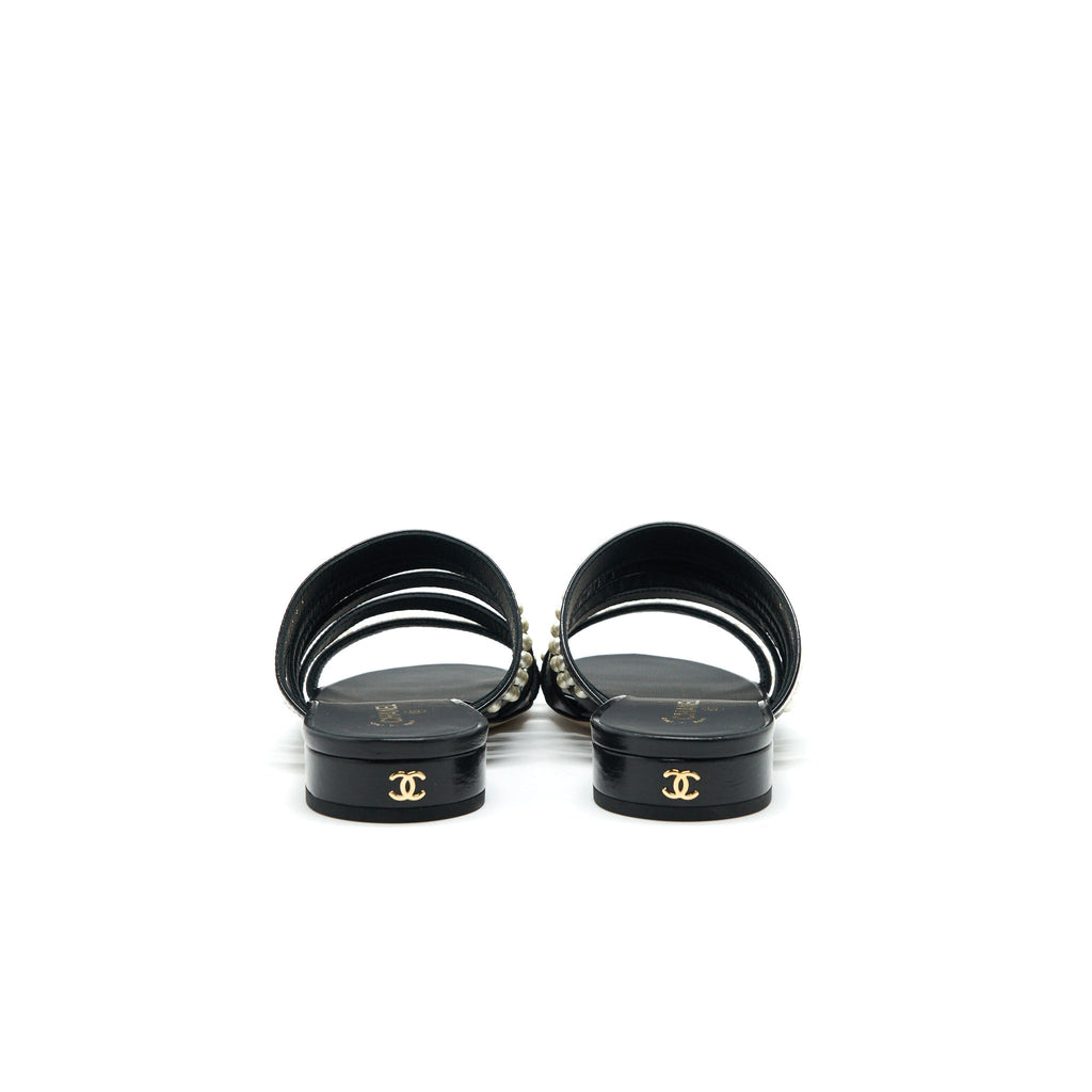 Chanel size37 Leather and pearl sandal black