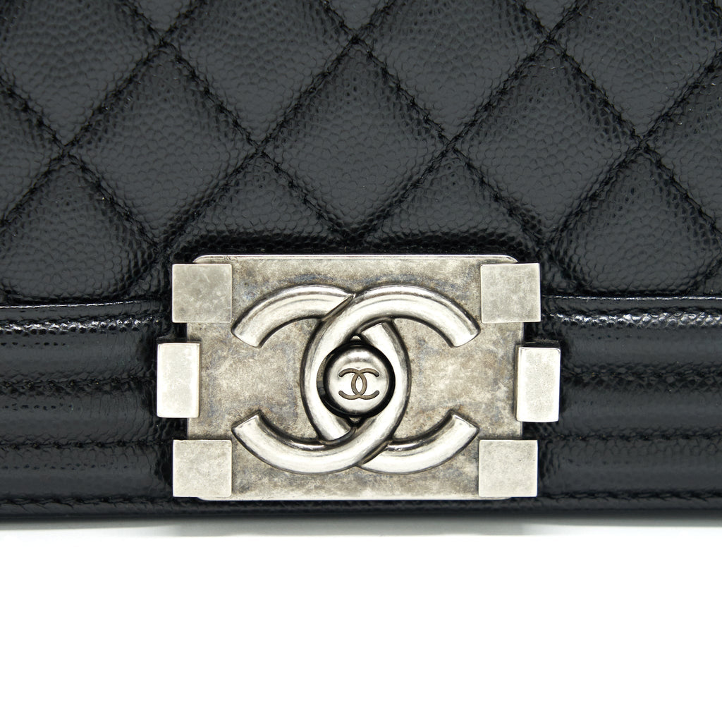 CHANEL MEDIUM BOY CHANEL HANDBAG CAVIAR BLACK