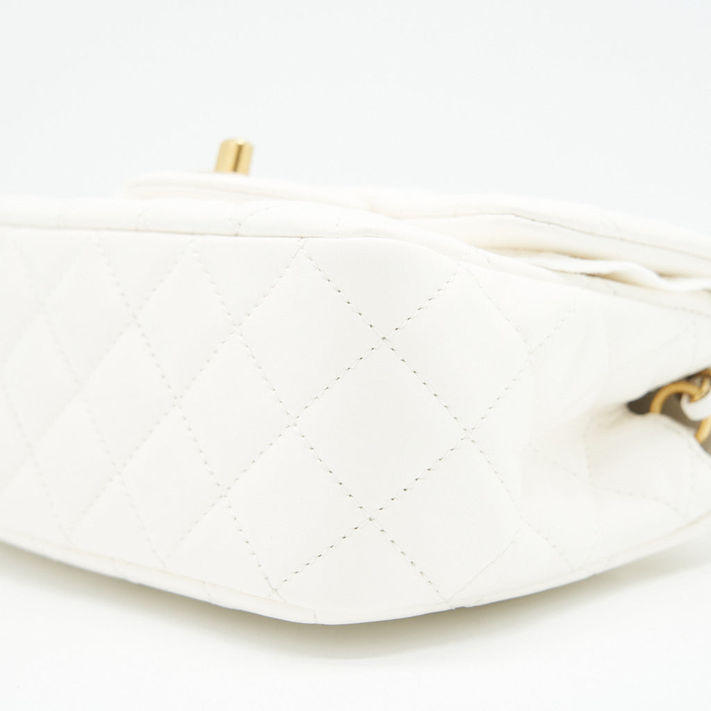 Chanel 21B Pearl Crush Square mini flap Bag White