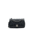 Chanel flap Bag with inner zipper caviar Black