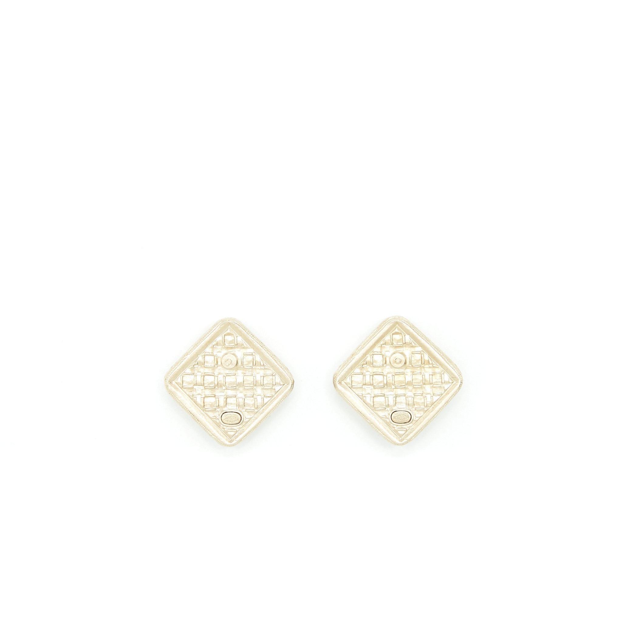 Chanel 22S Quilted CC Logo Earring Light Gold Tone