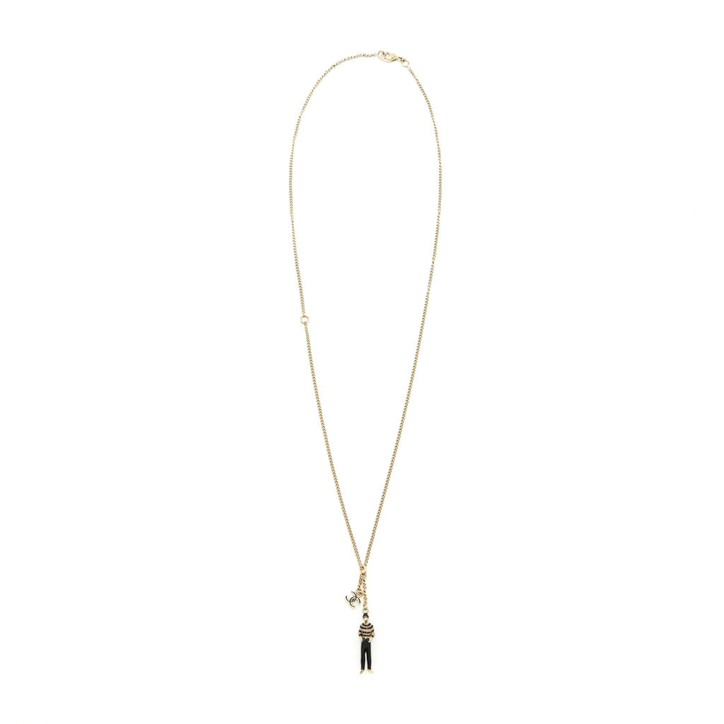 Chanel Necklace Model with CC