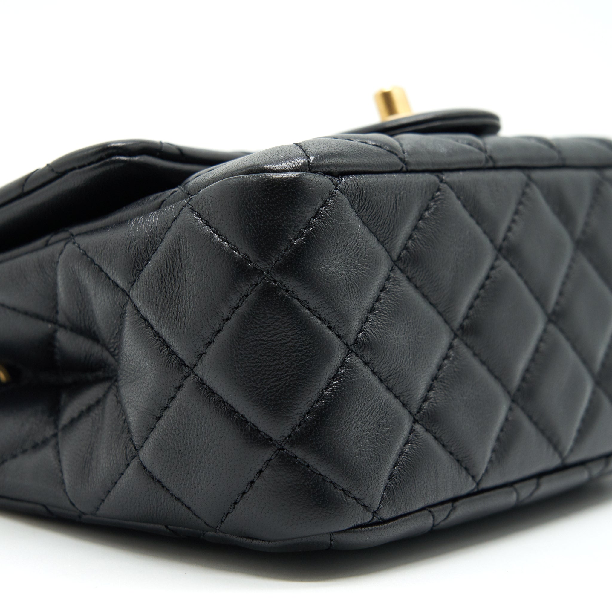Chanel 21B pearl crush Square mini flap Bag black  (new version with microchip)