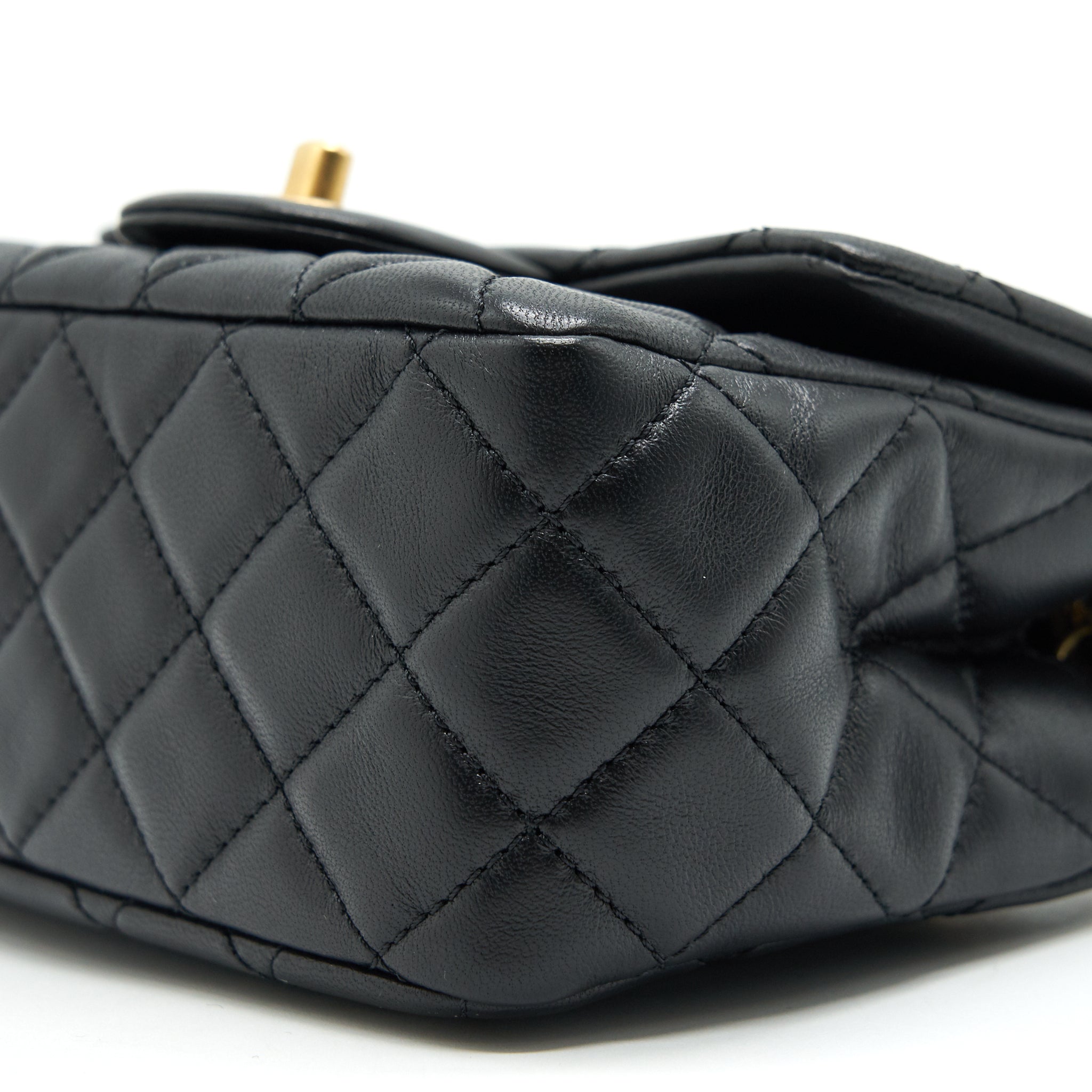 Chanel 21B pearl Crush Mini Square flap Bag Black
