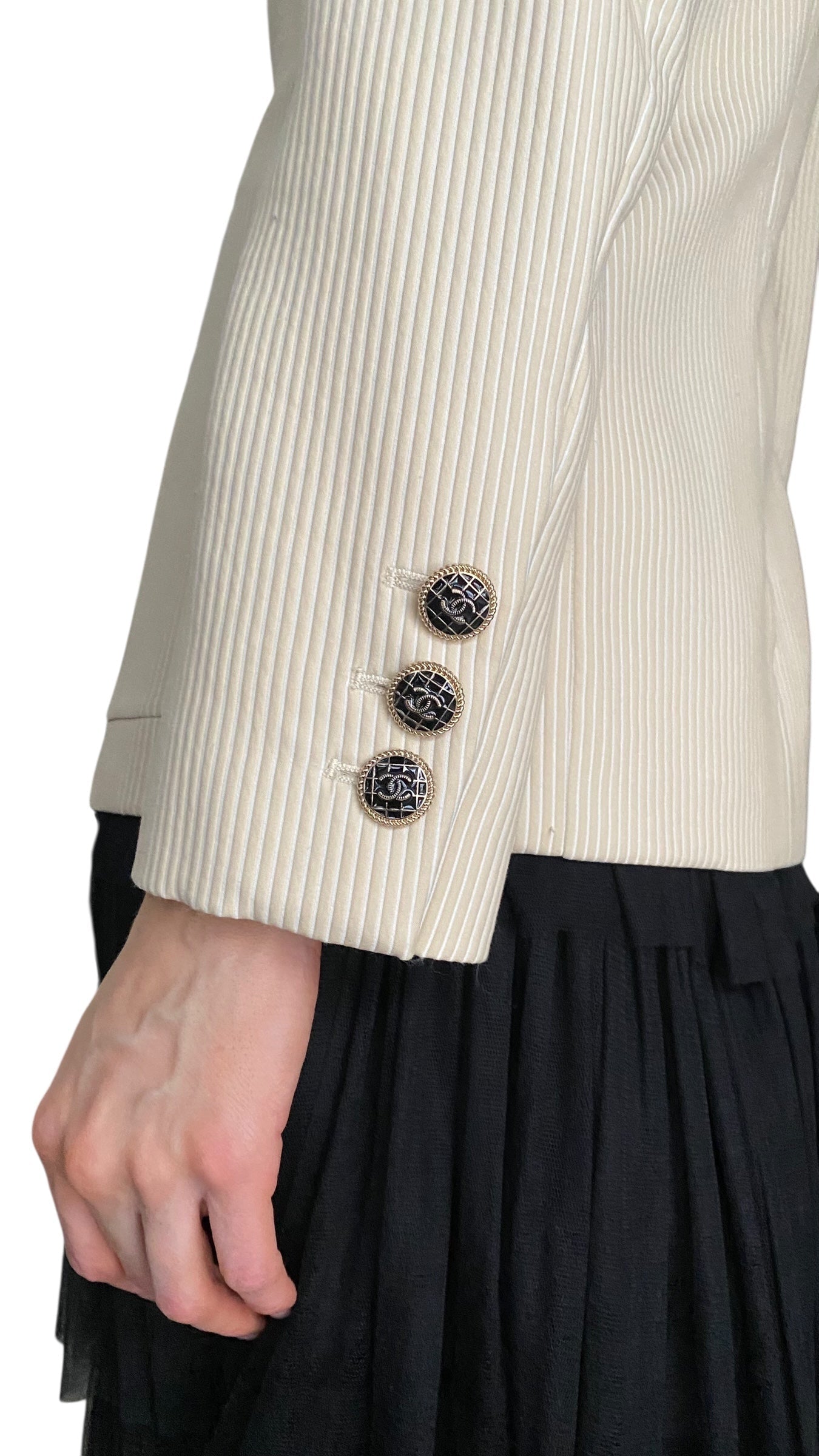 Chanel 01P Vintage Corduroy Textured Ivory Blazer with Black Buttons - S (4/6)