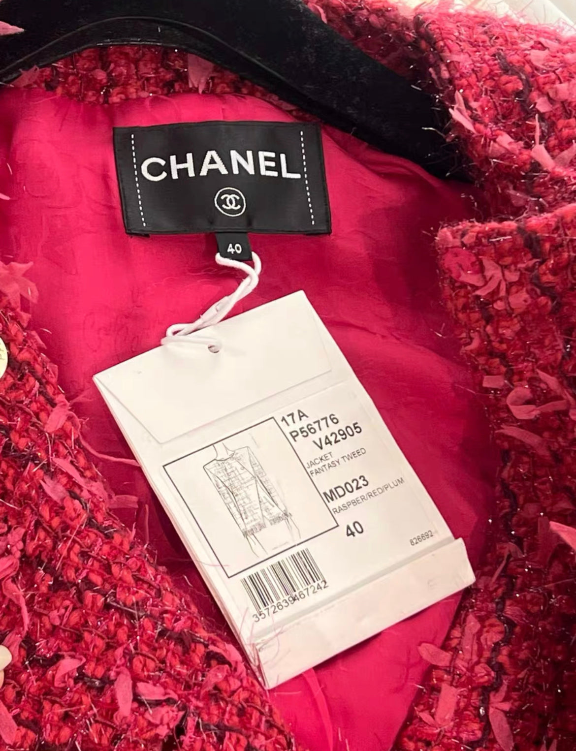 Chanel 17A Fantasy Tweed jacket Raspberry/Red/Plum size 40 brand new with tag