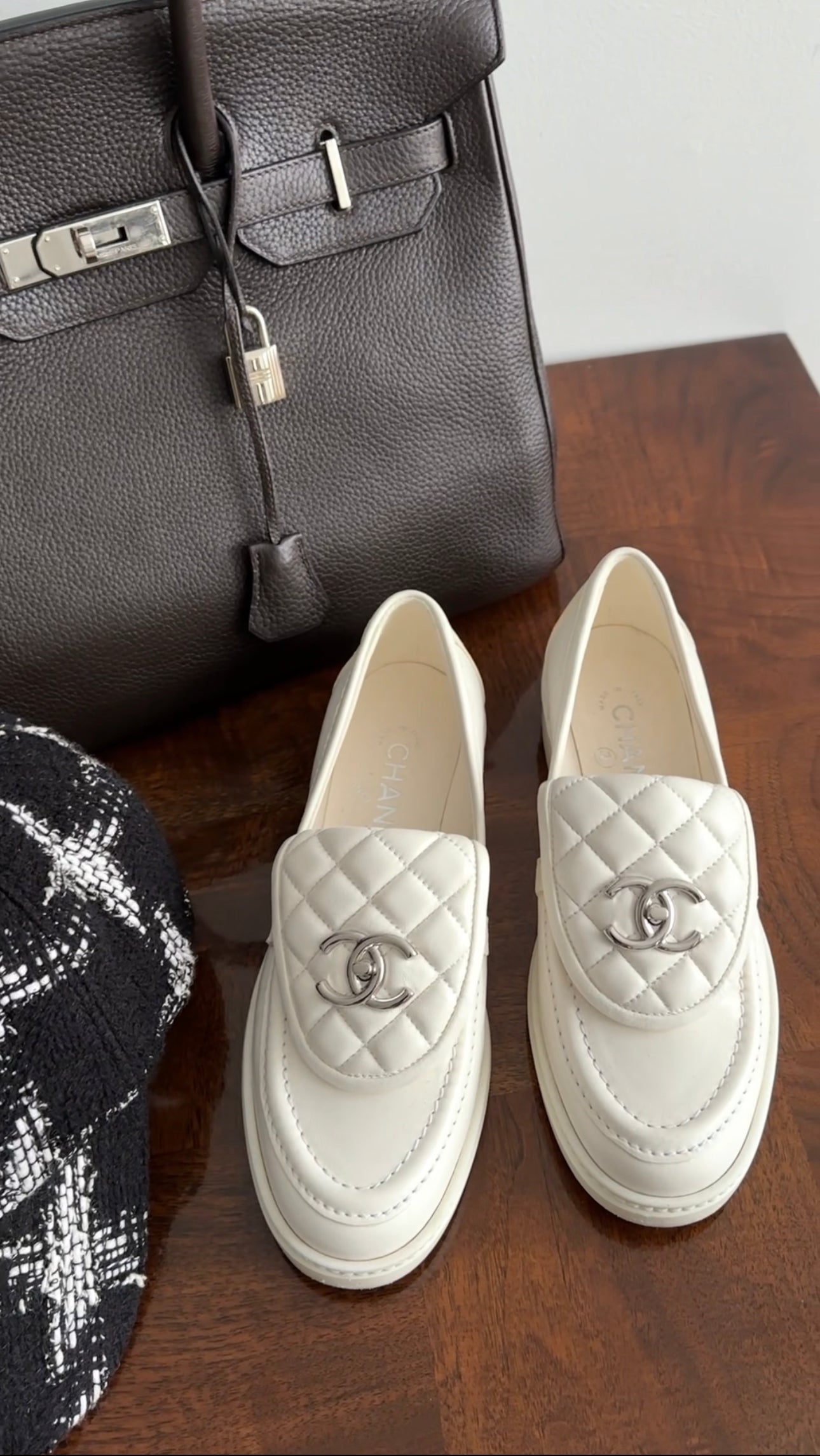 Chanel 22P White Leather Quilted CC Turnlock Loafers - 37