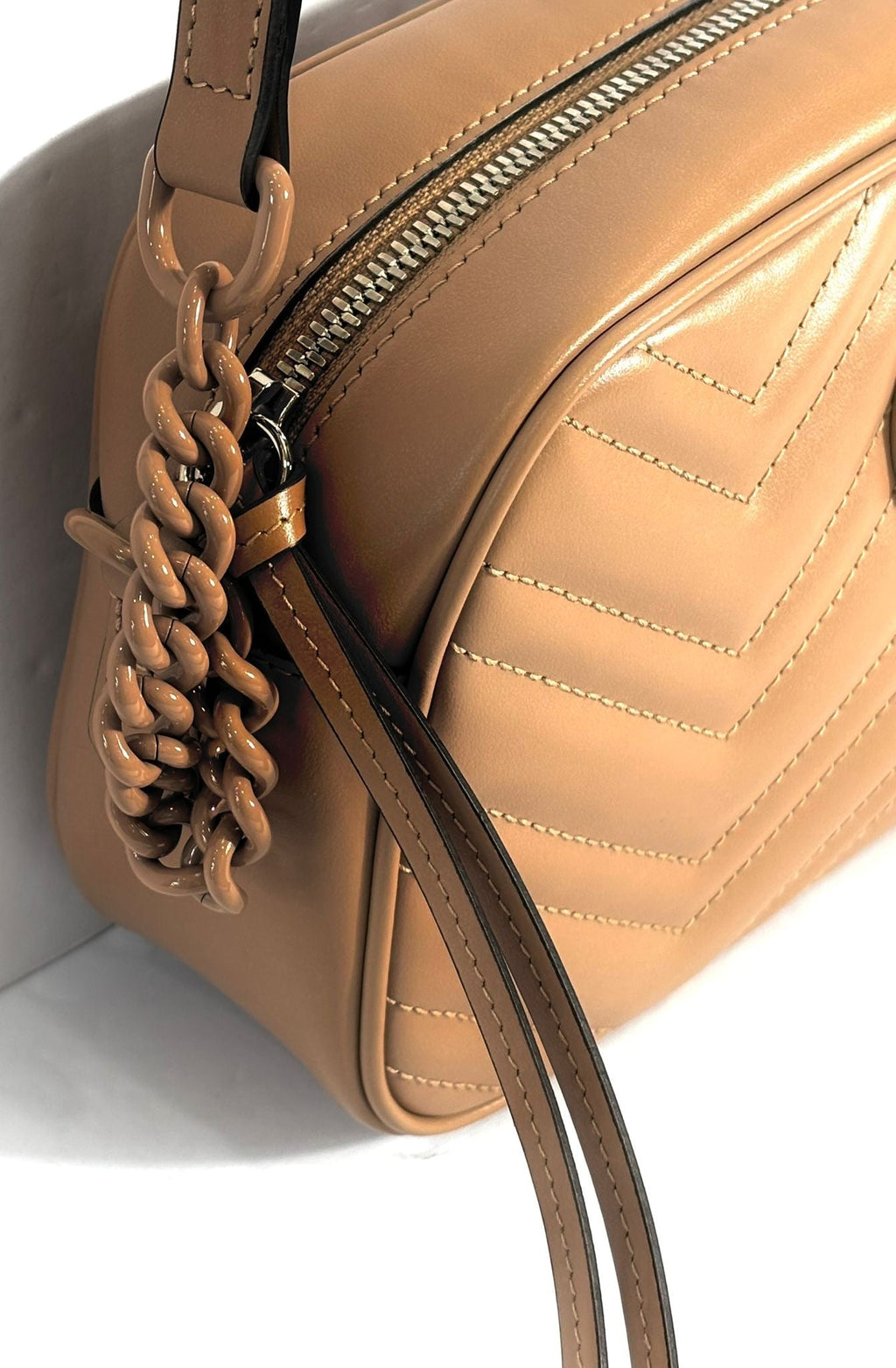GUCCI GG MARMONT SMALL MONOCHROME CHAIN BAG
