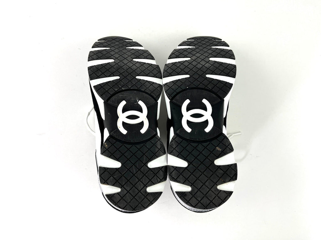 CHANEL 23C White Black Interlocking CC Sneakers 40.5